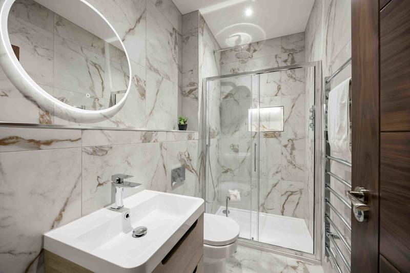 Luxurious Stylish Coastal Retreat - Photo 12
