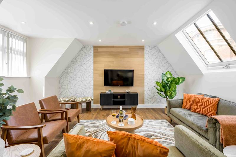 Elegant Family Gataway with Balcony and parking - Photo 1