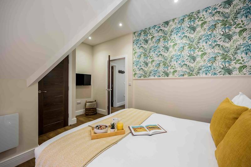 Elegant Family Gataway with Balcony and parking - Photo 17
