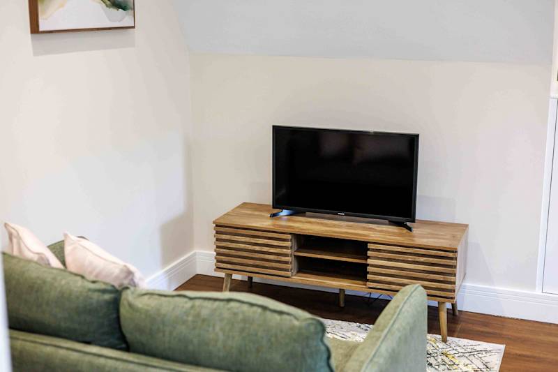 Elegant Family Gataway with Balcony and parking - Photo 16