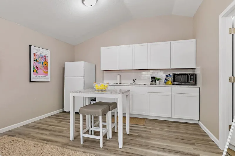 The Yellow Cottage- Wi-Fi, Full Kitchen, Coffee — photo 4