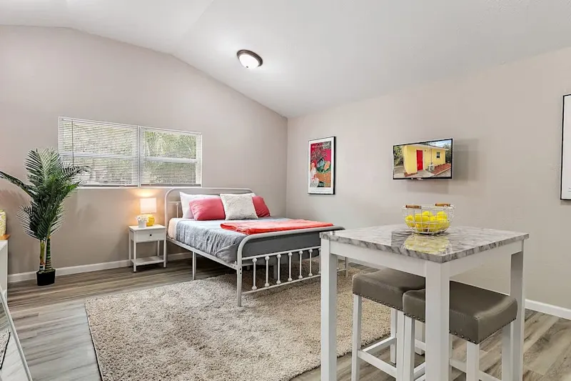 The Yellow Cottage- Wi-Fi, Full Kitchen, Coffee vacation rental in Jacksonville, Florida