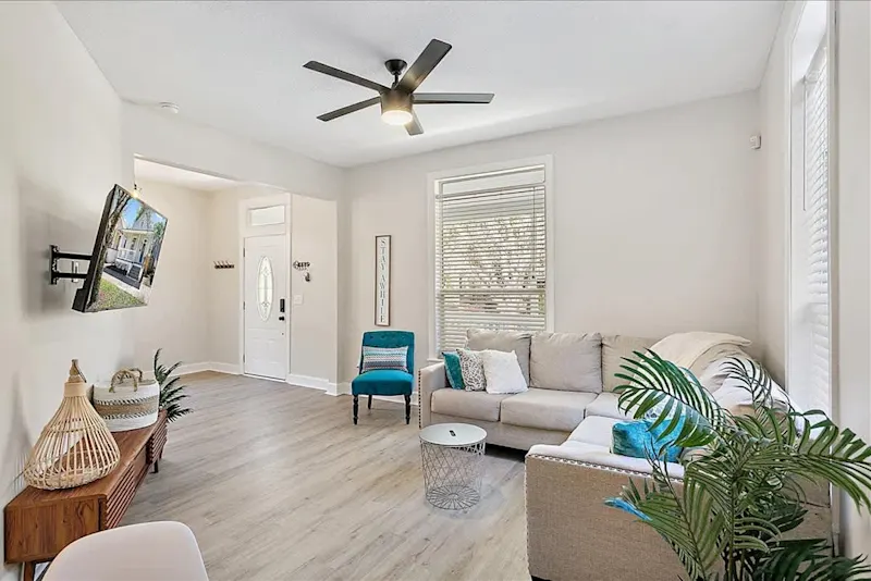 Historic bungalow- Wi-Fi, Yard, Cozy vacation rental in Jacksonville, Florida