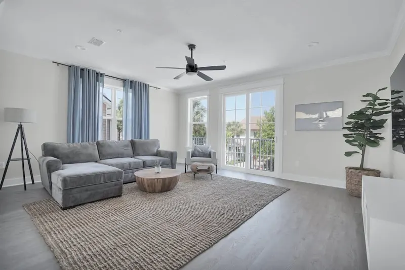 Jax Beach Retreat- Blocks from beach, spacious — photo 3