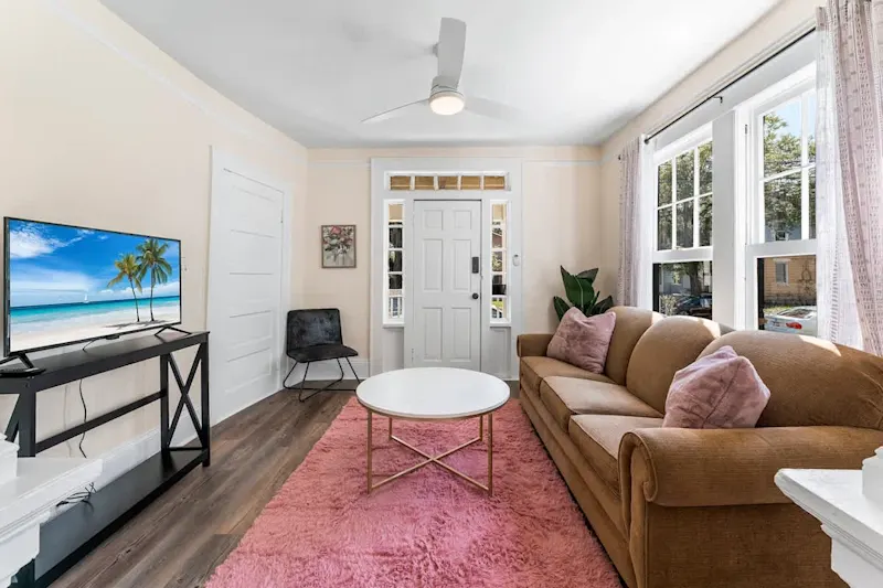 Adorable Flat in Springfield- Downtown — photo 2