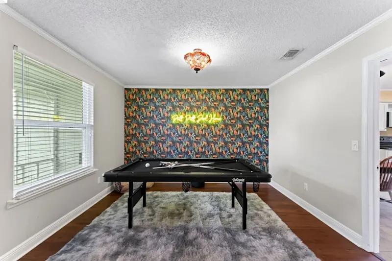 Putt Putt Pool Home Mini Golf/Grill/Ping Pong — photo 4