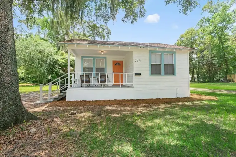 Orange Door Bungalow- Central, Cozy, 3BR — photo 5