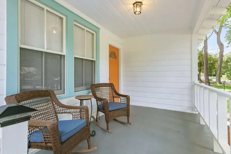 Orange Door Bungalow- Central, Cozy, 3BR — photo 3