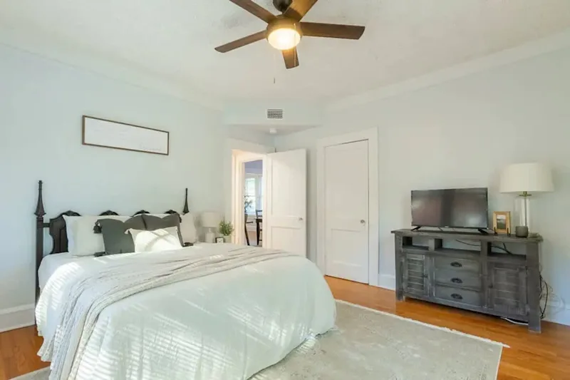 Downing Street Retreat A & B- Entire Duplex! — photo 5