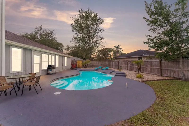 True Blue Pool Oasis ping-pong, Wi-Fi, TV vacation rental in Jacksonville, Florida