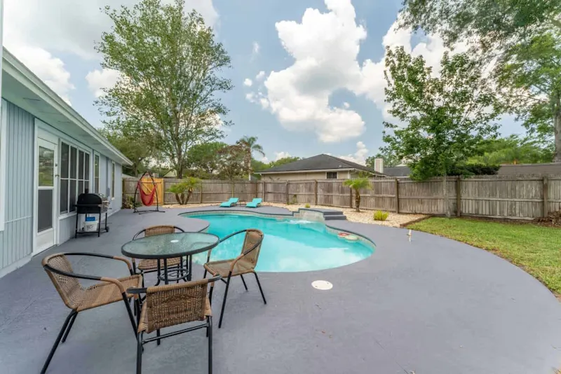 True Blue Pool Oasis ping-pong, Wi-Fi, TV — photo 6