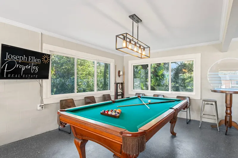 Seaside Sammie - Game Room, Fire Pit, Walk to Beach — photo 4