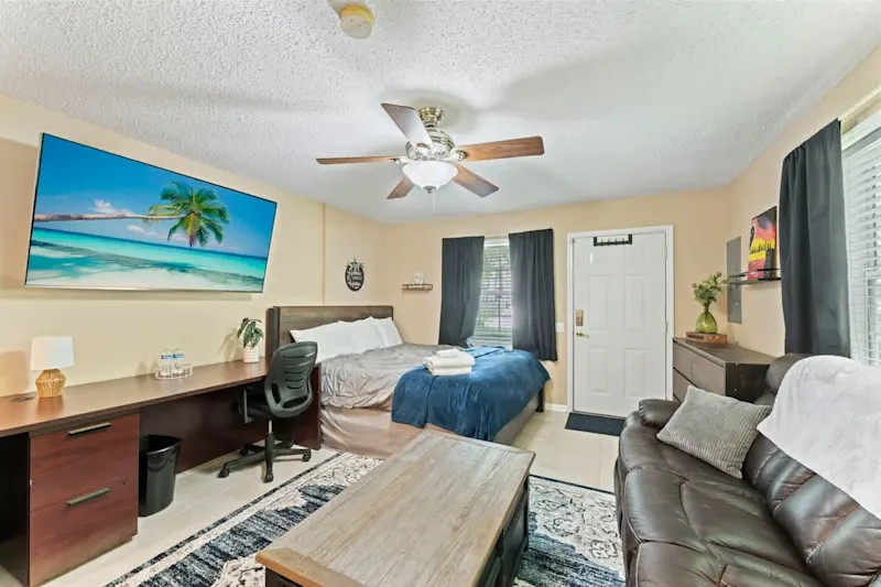 Mid-Century Studio Kitchenette, Wi-Fi vacation rental in Jacksonville, Florida