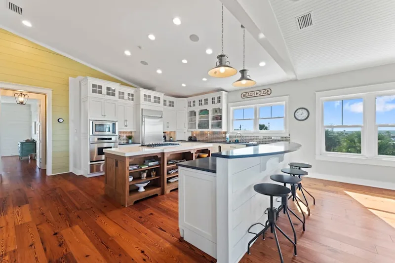 Legacy Dunes- Ocean front, Sleeps 14 — photo 4