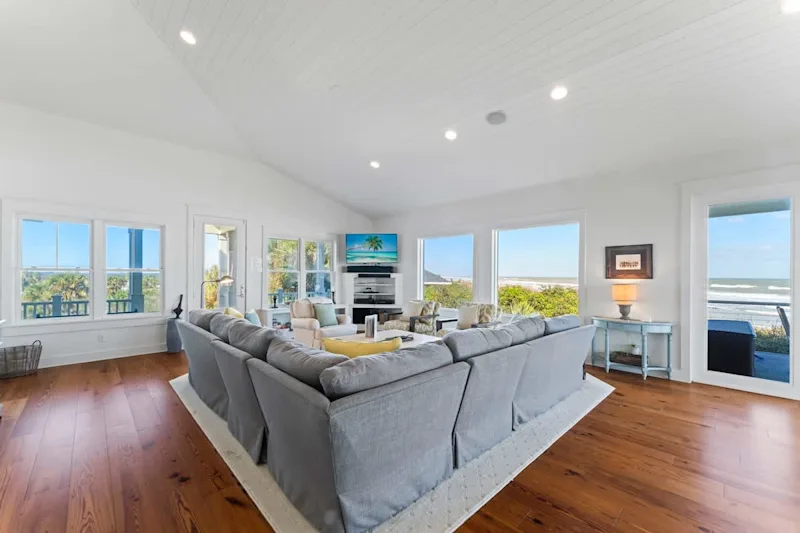 Legacy Dunes- Ocean front, Sleeps 14 — photo 6