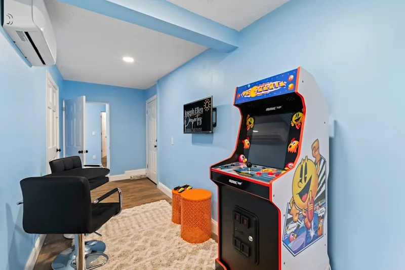 Perfectly Peachy Game Room, Grill — photo 4
