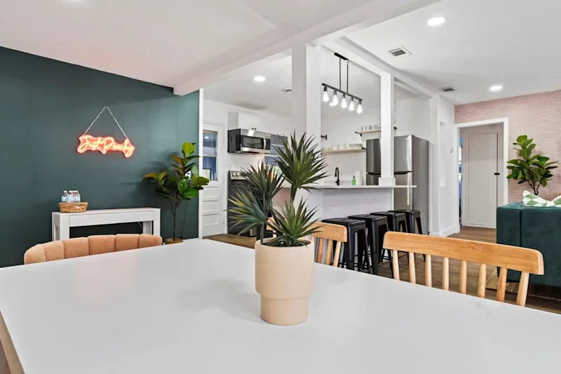 Perfectly Peachy Game Room, Grill — photo 2