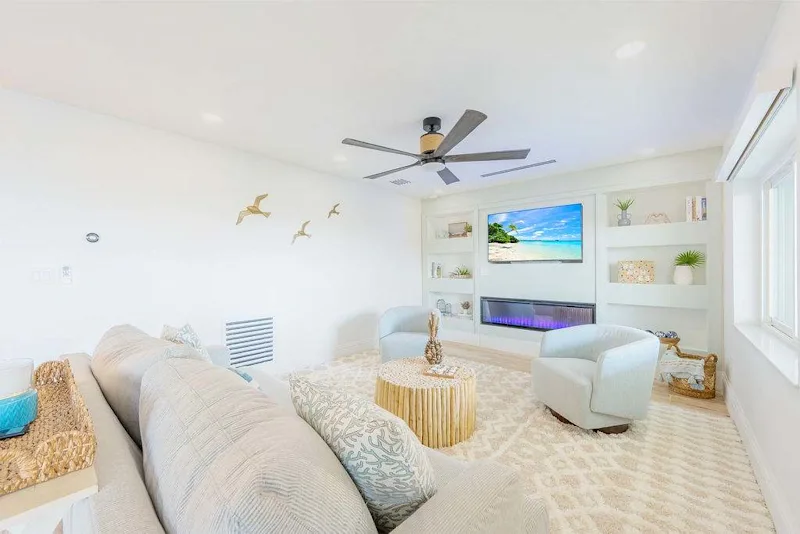 Seaside Serenity- Pool Table, Hot Tub, Luxury — photo 4
