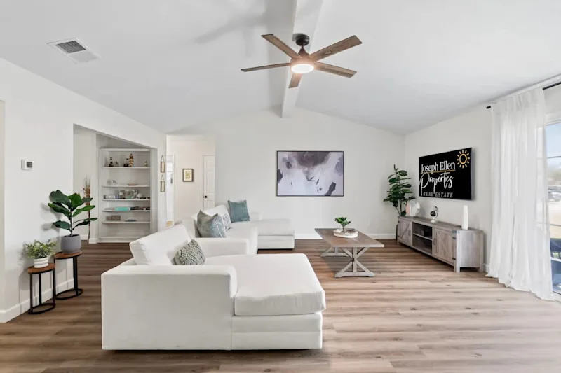 Tolkien's Tranquil Retreat - Team Joseph Ellen vacation rental in Jacksonville, Florida