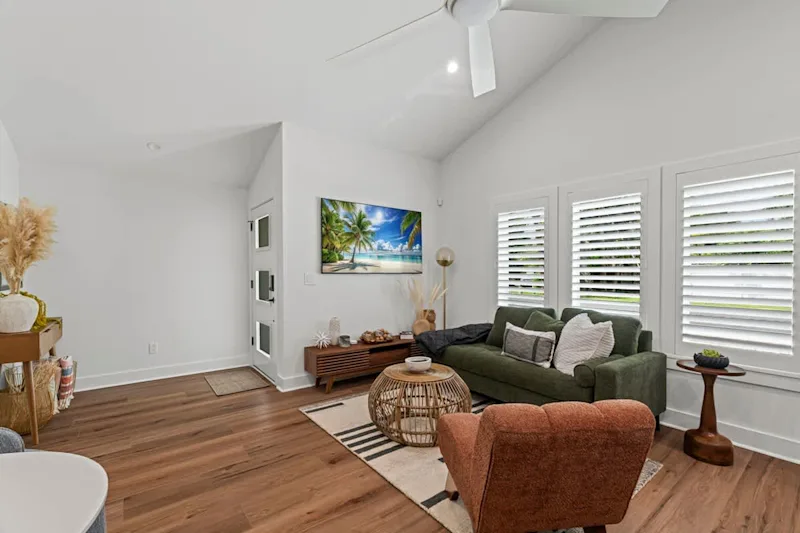 Cozy Wave Nook - Team Joseph Ellen — photo 4