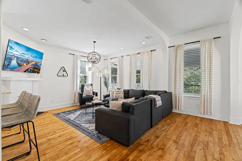 Stylish 2BR in Historic Home - Walk to Events — photo 6