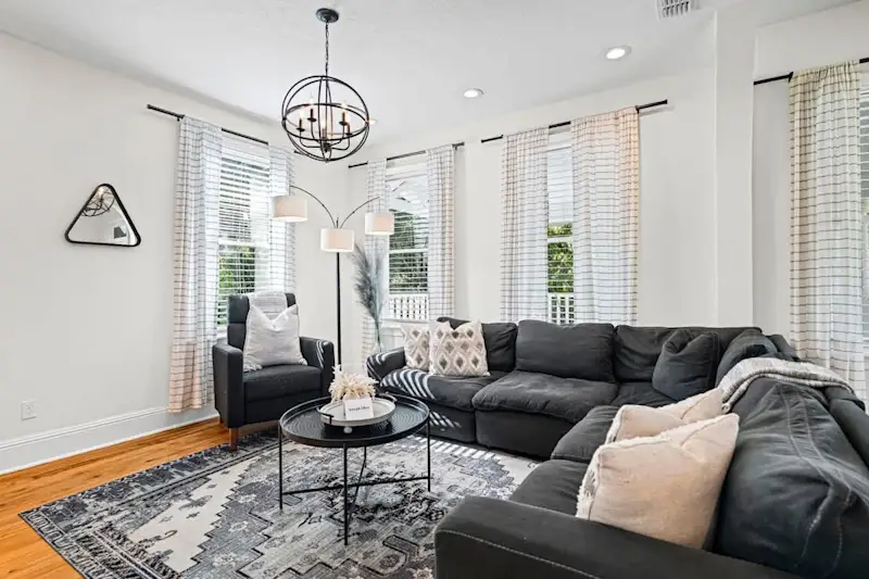 Stylish 2BR in Historic Home - Walk to Events — photo 4