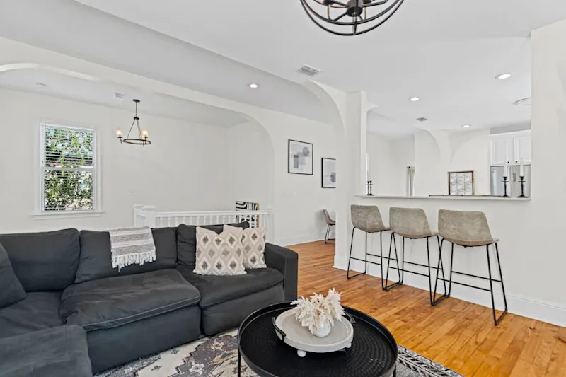 Stylish 2BR in Historic Home - Walk to Events — photo 5