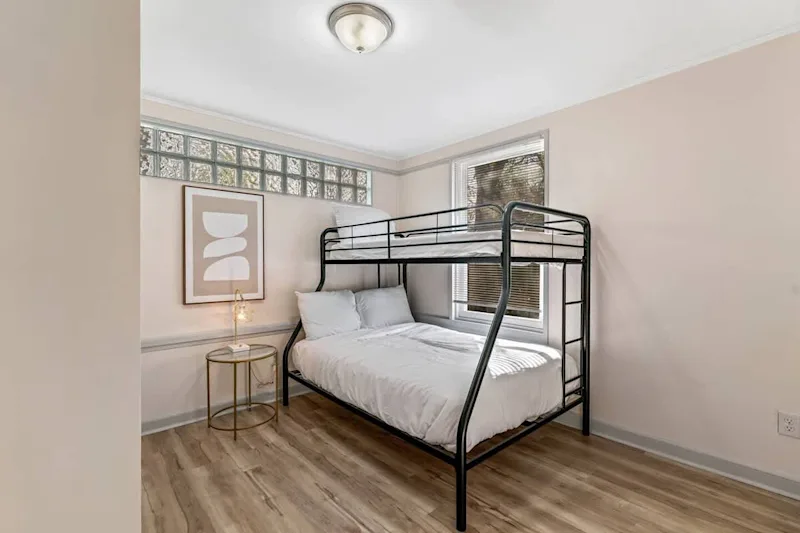 Hendricks Haus - Suite 3 | TV | AC | Wi-Fi — photo 6