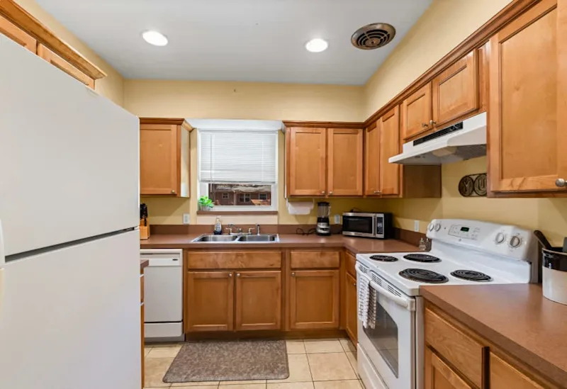 Riverside Retreat | Waterfront Views + Fast Wi-Fi — photo 6