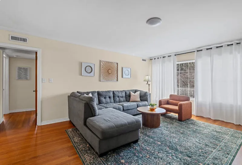 Riverside Retreat | Waterfront Views + Fast Wi-Fi — photo 3