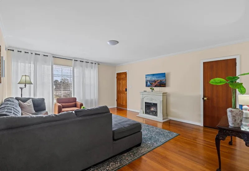 Riverside Retreat | Waterfront Views + Fast Wi-Fi — photo 2