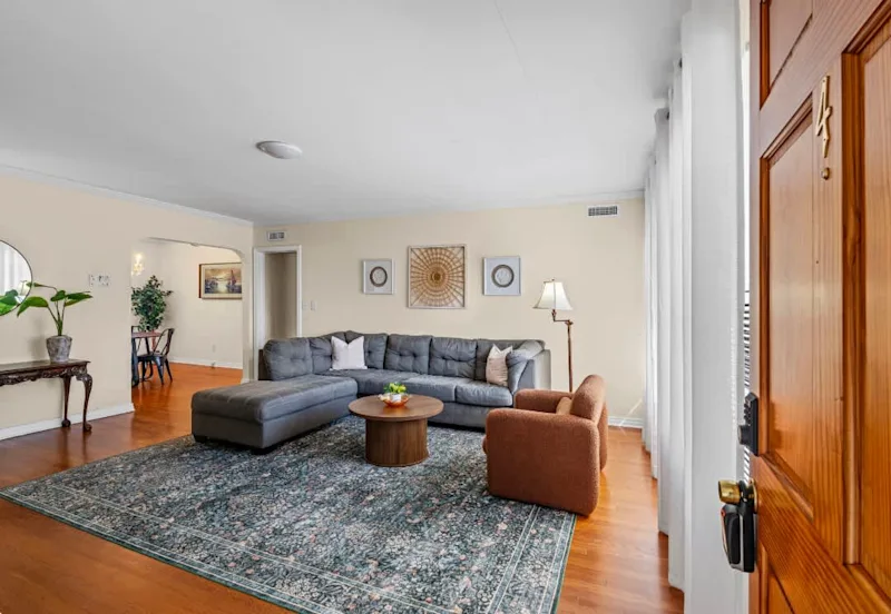 Riverside Retreat | Waterfront Views + Fast Wi-Fi — photo 4