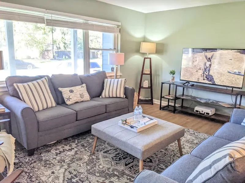 Enlivening house with spacious parking and patio — photo 5