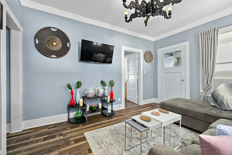 Casa Bella - Chic Apt- Steps to Historic District! — photo 2