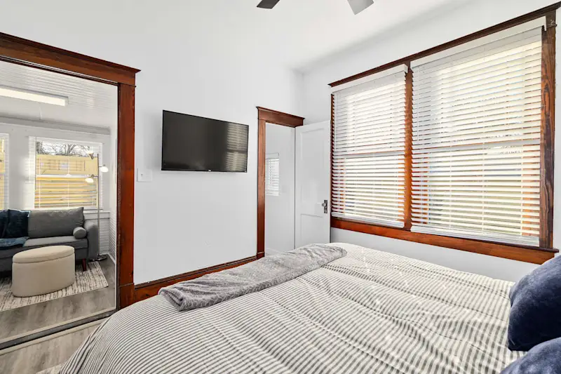 Old Mission Guest Suite - 15 Min Walk to Downtown! — photo 2