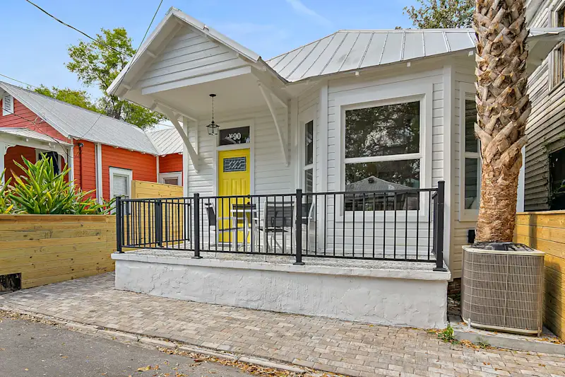 Haven Tiny House - Pool - Walk to Downtown! — photo 2