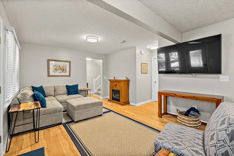 Fullerwood Park Retreat 5 min to Downtown Sleeps 6 — photo 2