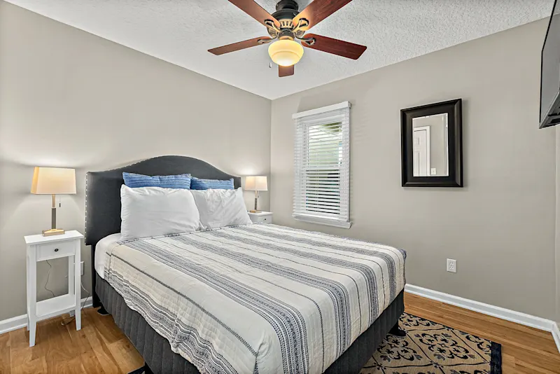 Fullerwood Park Retreat 5 min to Downtown Sleeps 6 — photo 4