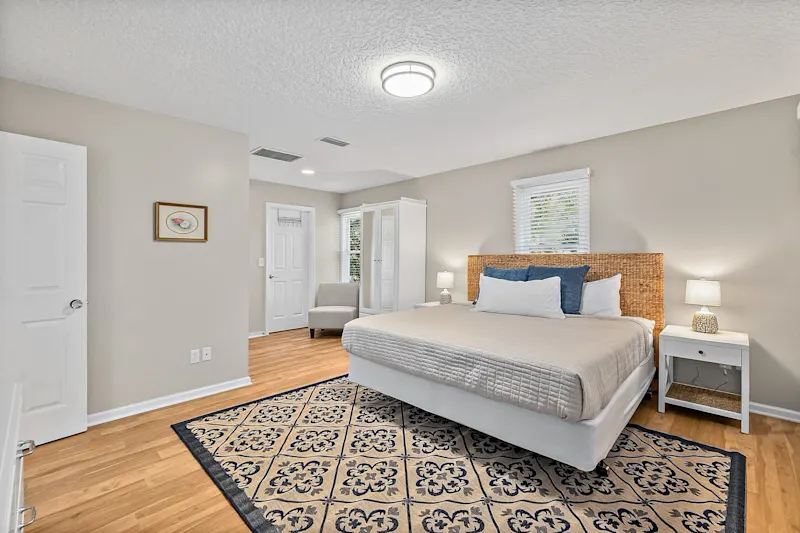 Fullerwood Park Retreat 5 min to Downtown Sleeps 6 — photo 3