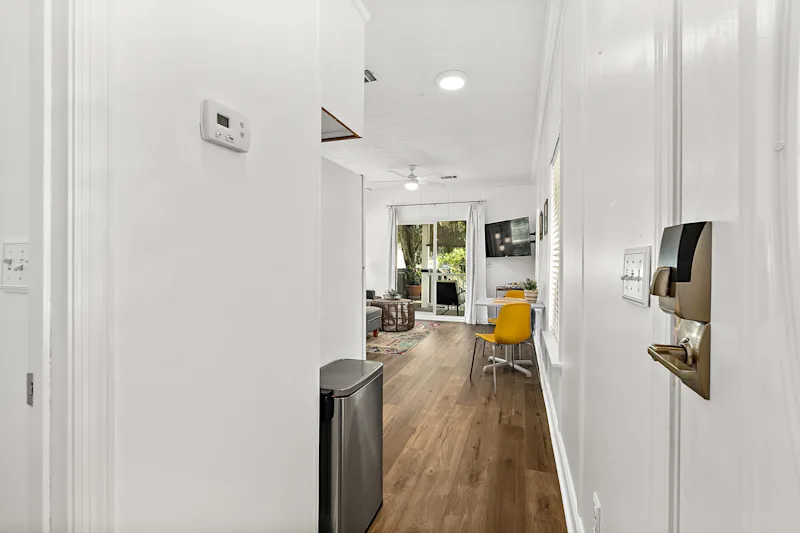 Treetop Cottage - 3 blocks from Historic District — photo 4