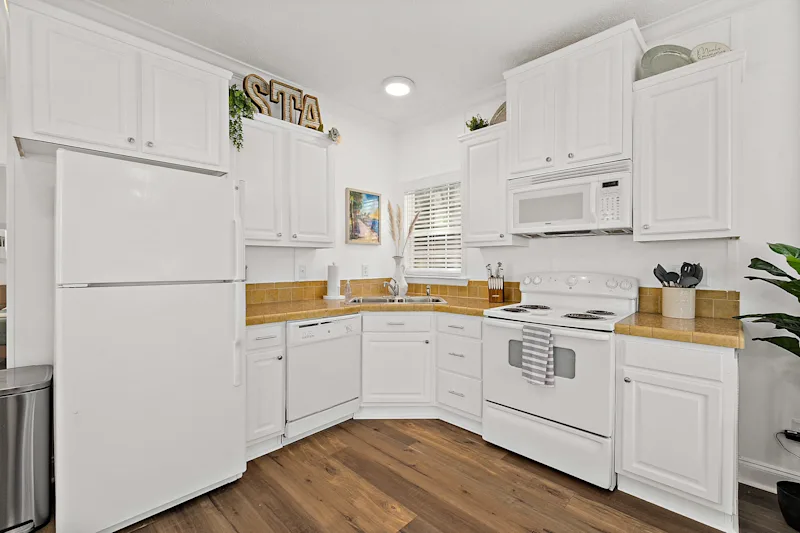 Treetop Cottage - 3 blocks from Historic District — photo 6