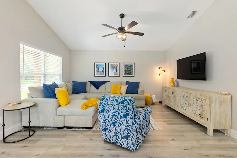 SunRay Cottage: 3 Bed/2 Bath/Convenient Location! — photo 5