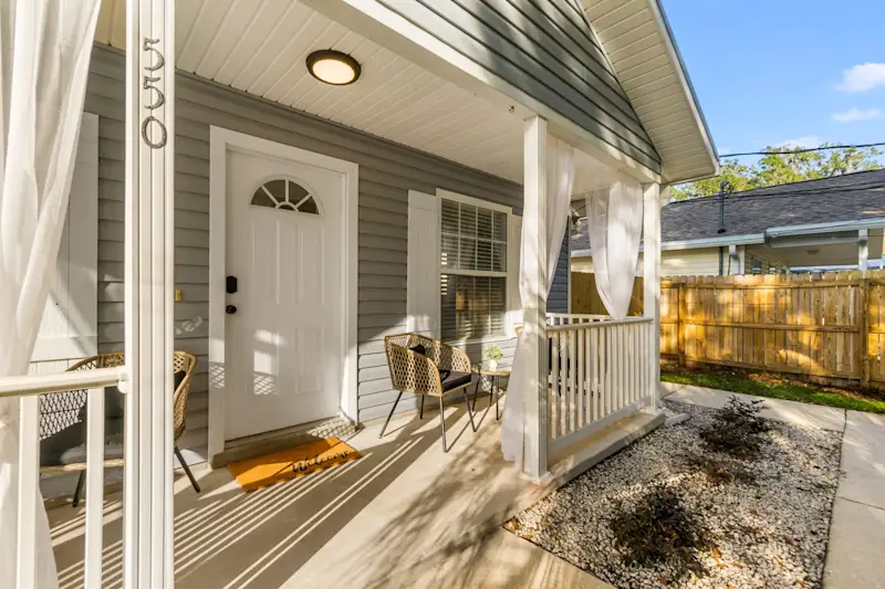 Boho Bungalow - Chic / Dog Friendly / Mins to Town — photo 5