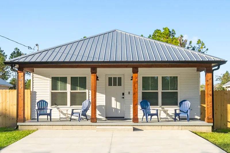 SunRay Cottage: 3 Bed/2 Bath/Convenient Location! — photo 2