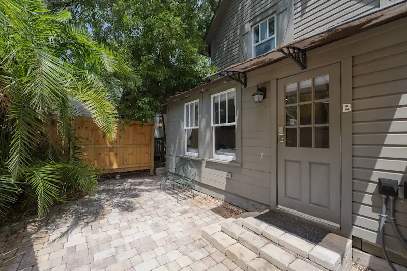 Courtyard Flat | City Center | Hot Tub — photo 6