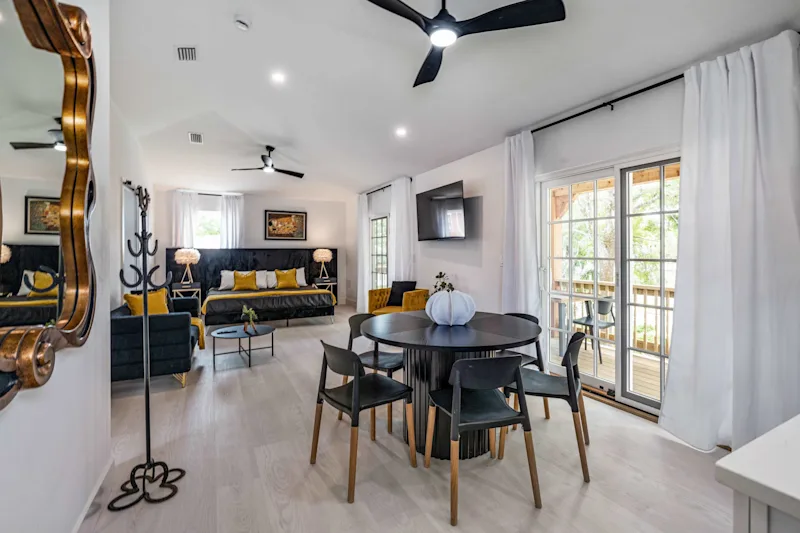 The Floridian Suite | Heated Pool | Walk to DNTN — photo 3