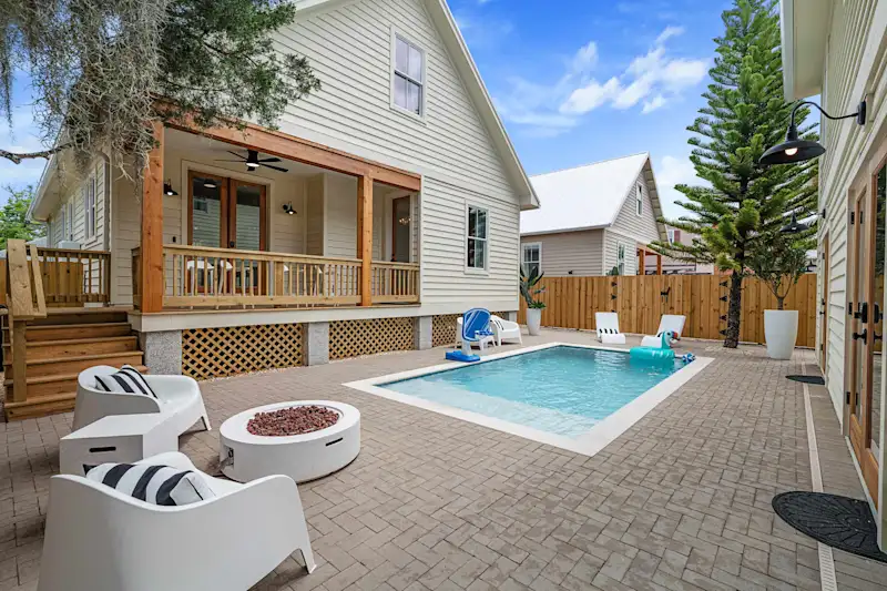 The Augustine Suite | Heated Pool | Walk to DNTN