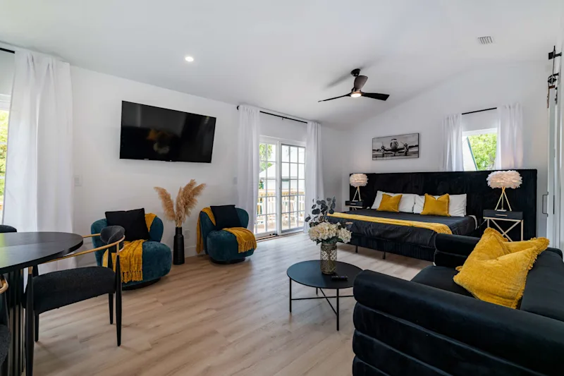 The Augustine Suite | Heated Pool | Walk to DNTN — photo 2