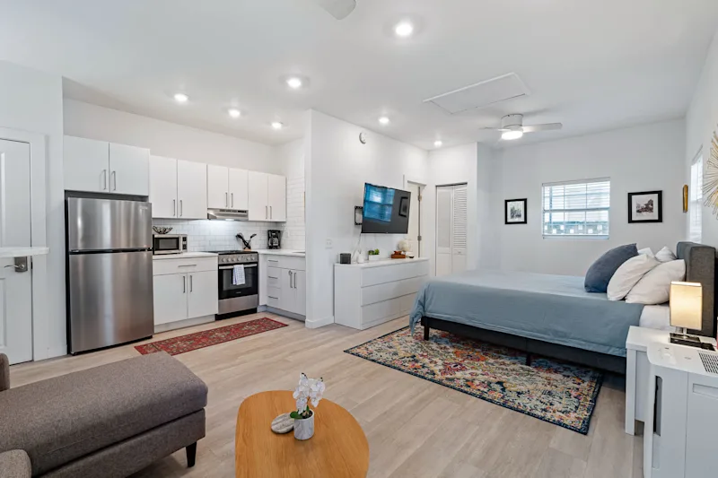 Courtyard Cottage- 15 Min Walk to Downtown!