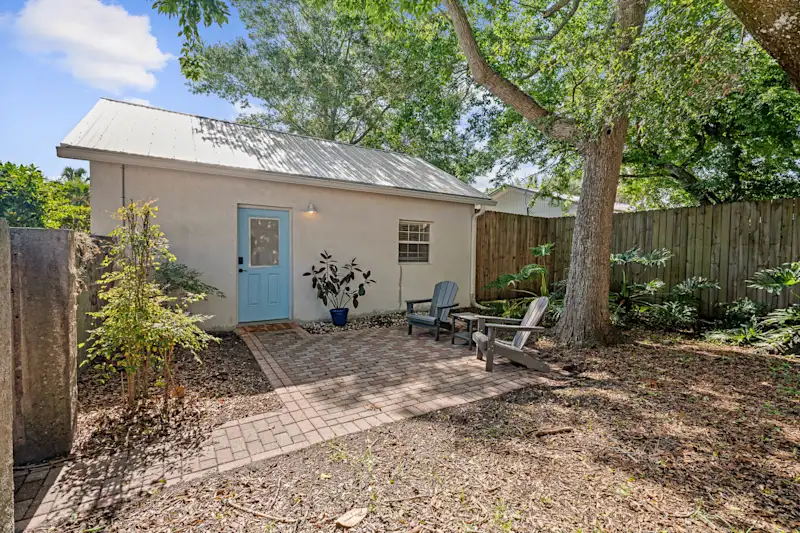 Courtyard Cottage- 15 Min Walk to Downtown! — photo 4